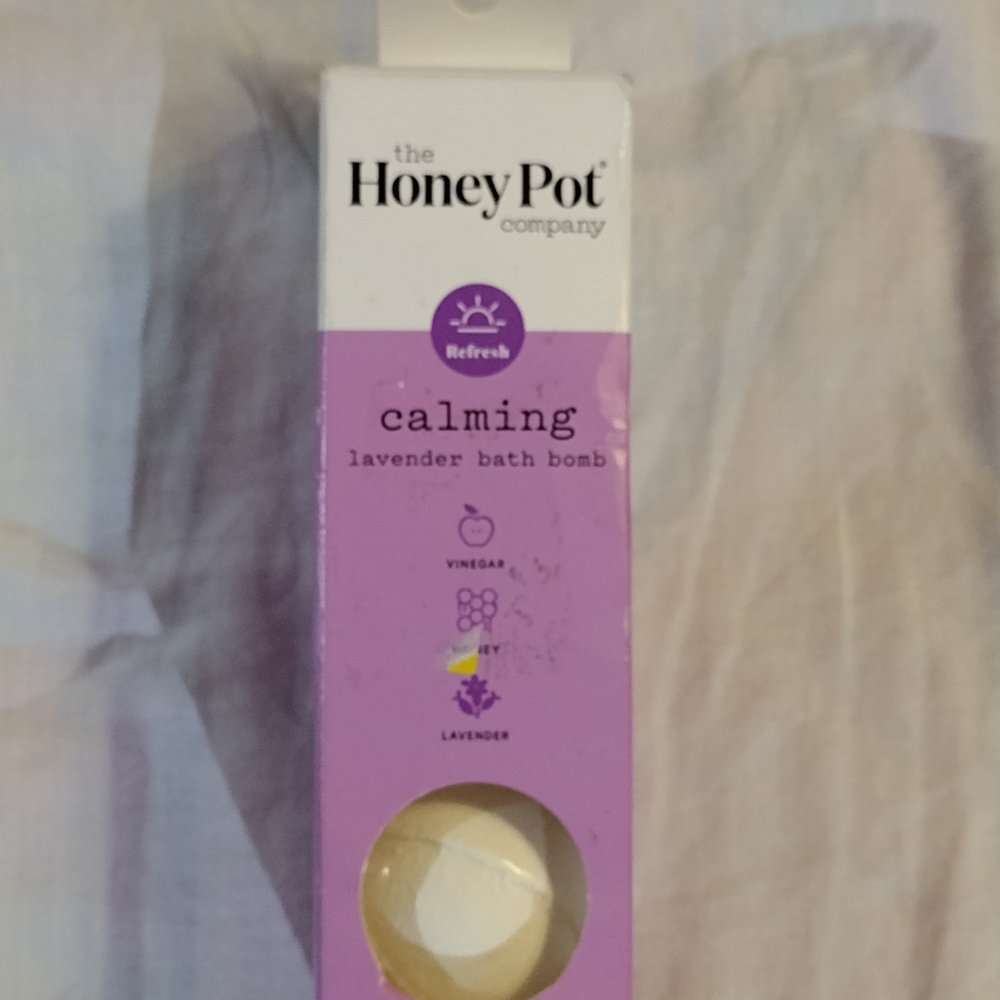Calming Lavender Bath Bomb - Purple and White - Picture 3 of 6